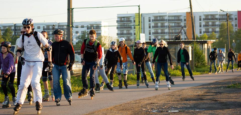 Friday Night Skate kutsub rulluisufänne reedel Tallinna Vabaduse väljakule