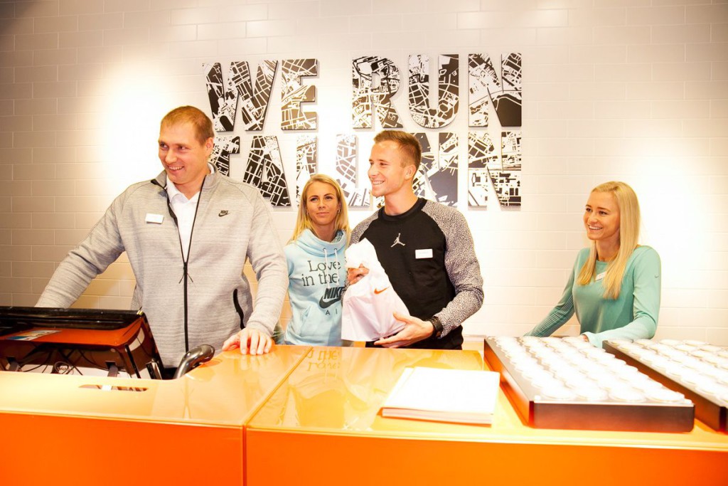 GALERII! Staarid avasid eile Eesti suurima Nike esinduskaupluse