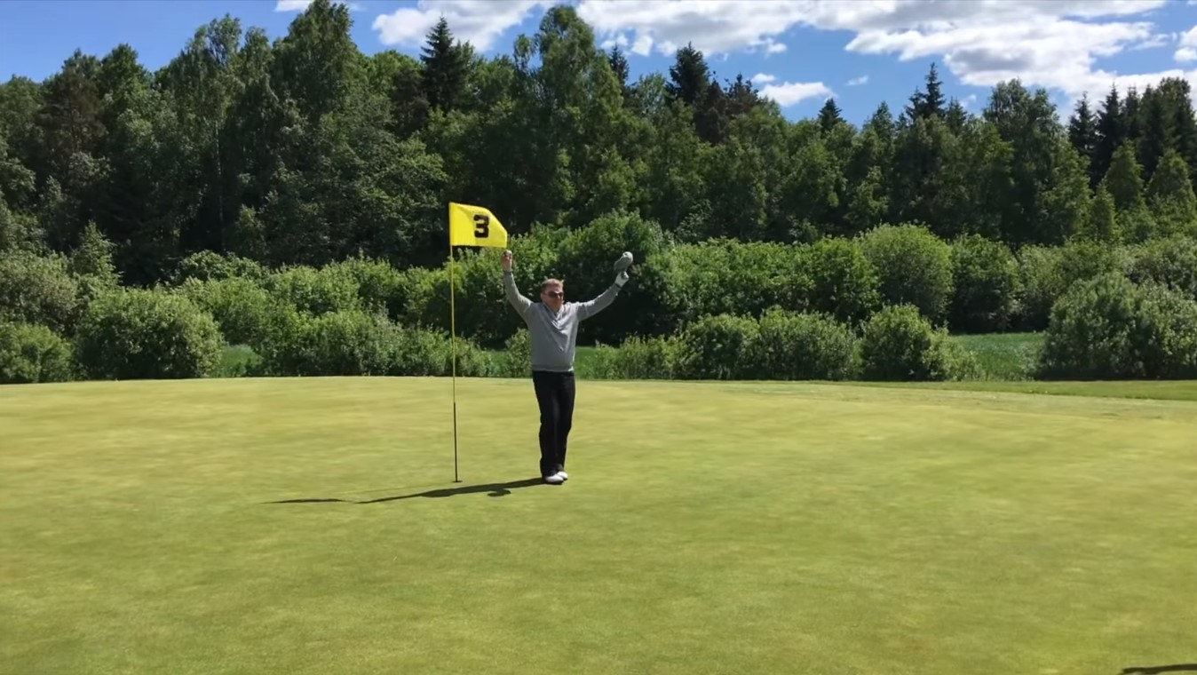 AJAKIRI GOLF! VAATA VIDEOT! Viljar Hollo lõi Suuresta golfivõistlusel Hole in One`i