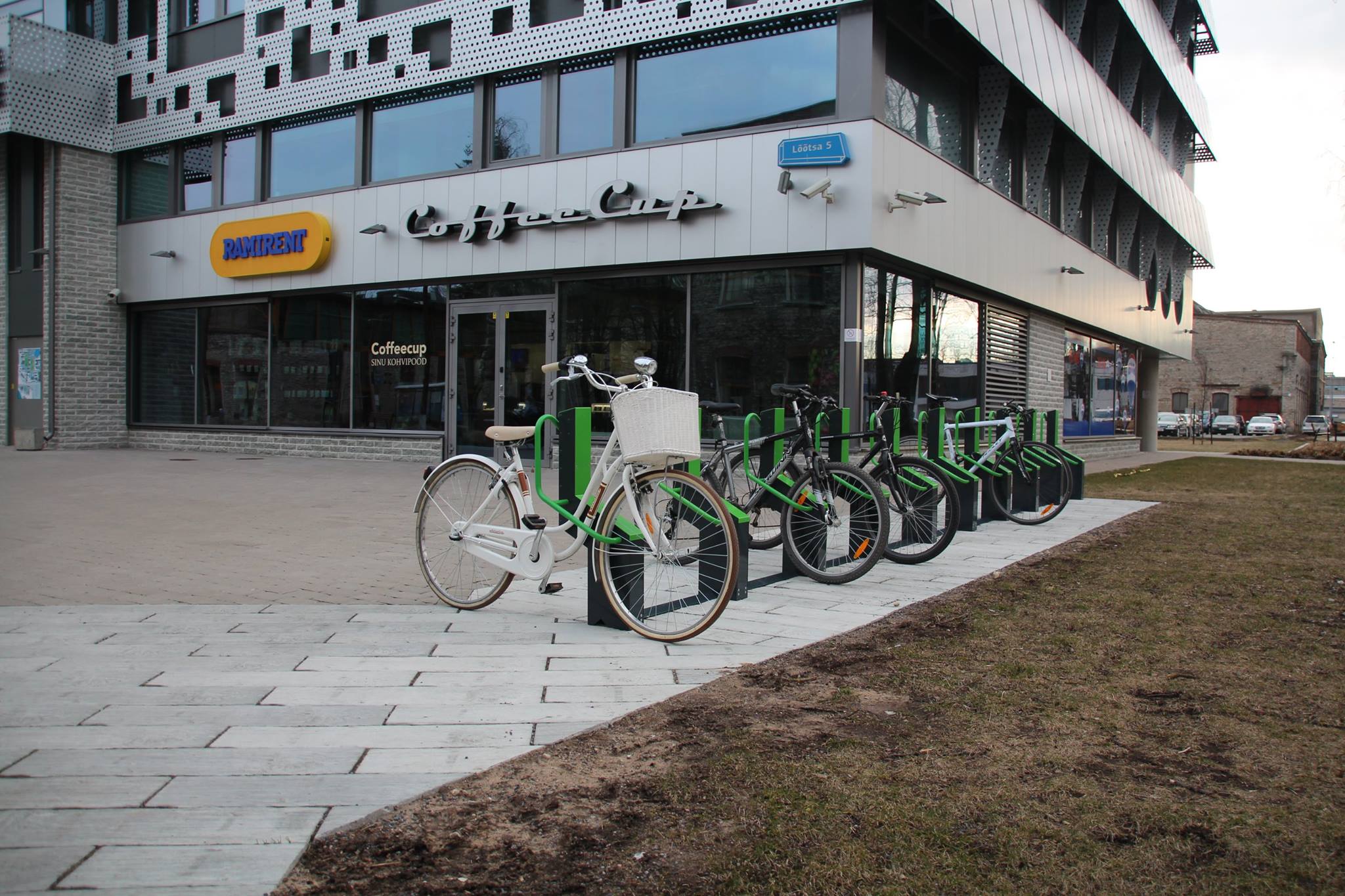 Head uudised! Tallinnasse paigaldati viis elektroonilist jalgrattaparklat