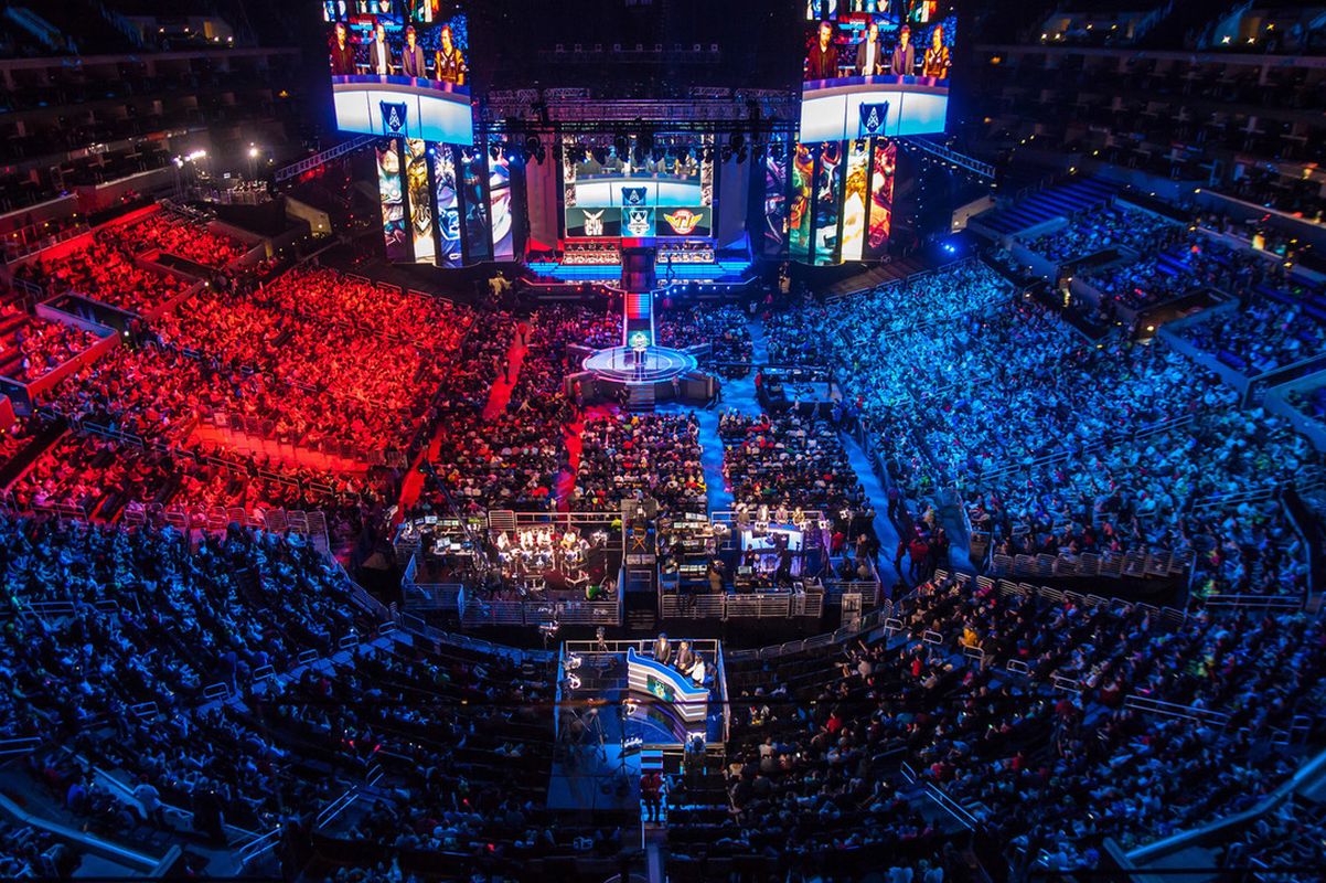 Maiuspala e-spordi fännidele: Coca-Cola Plaza teeb League of Legends EM-st otseülekande