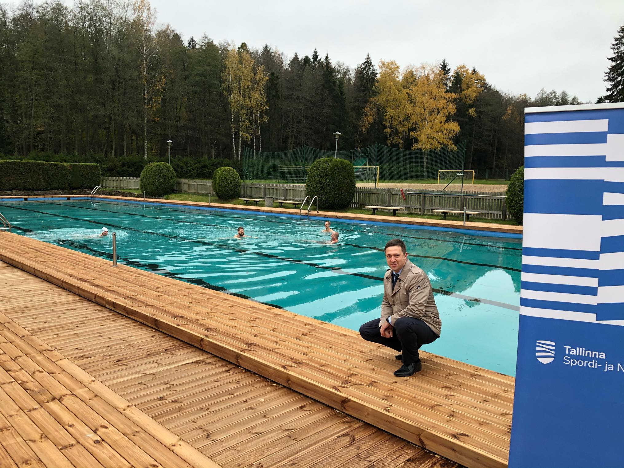 Nõmme Spordikeskuse välibasseinid said uue kuue
