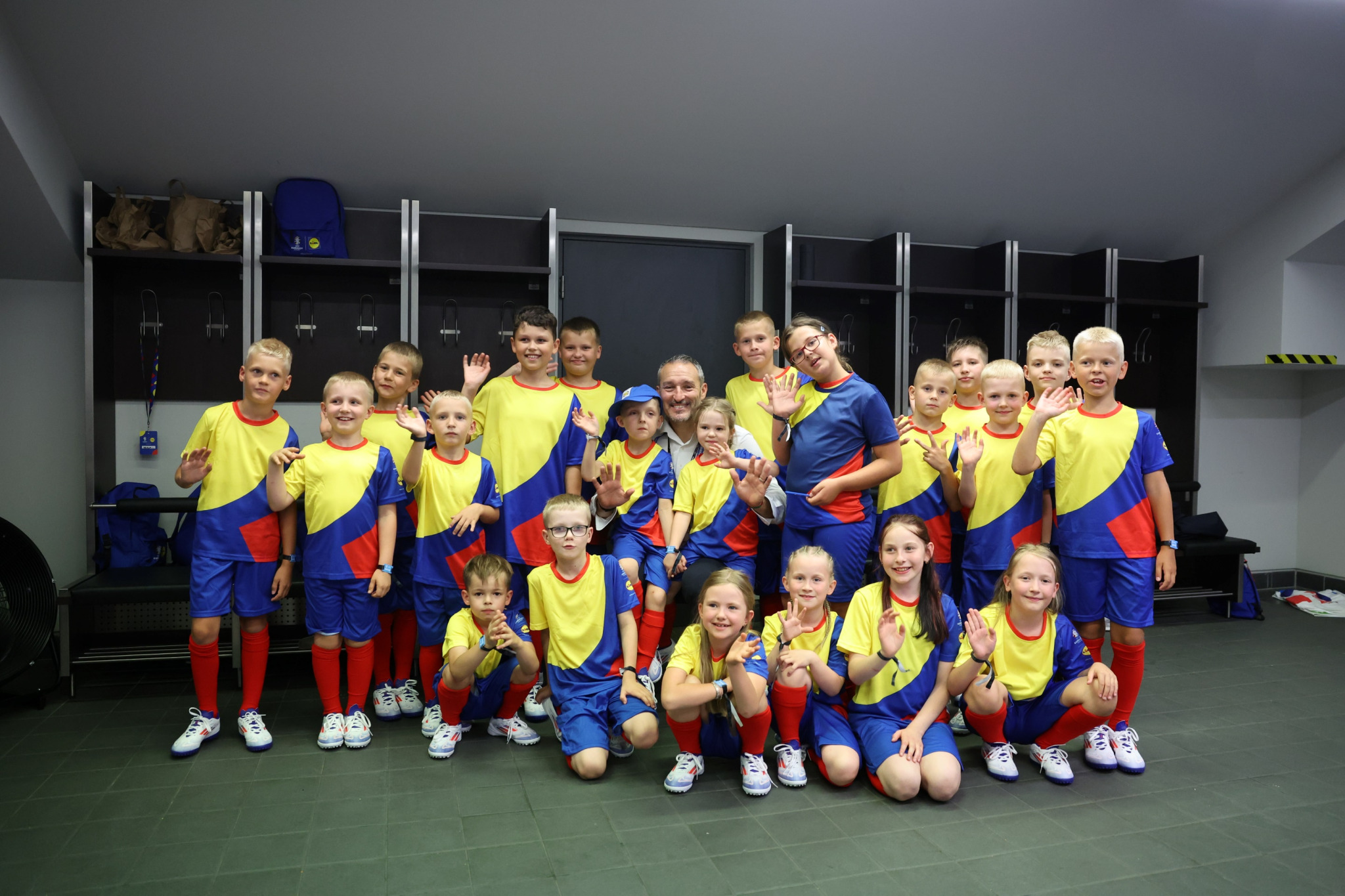 Eesti ja Läti Kids Teamid koos Gianluca Zambrottaga