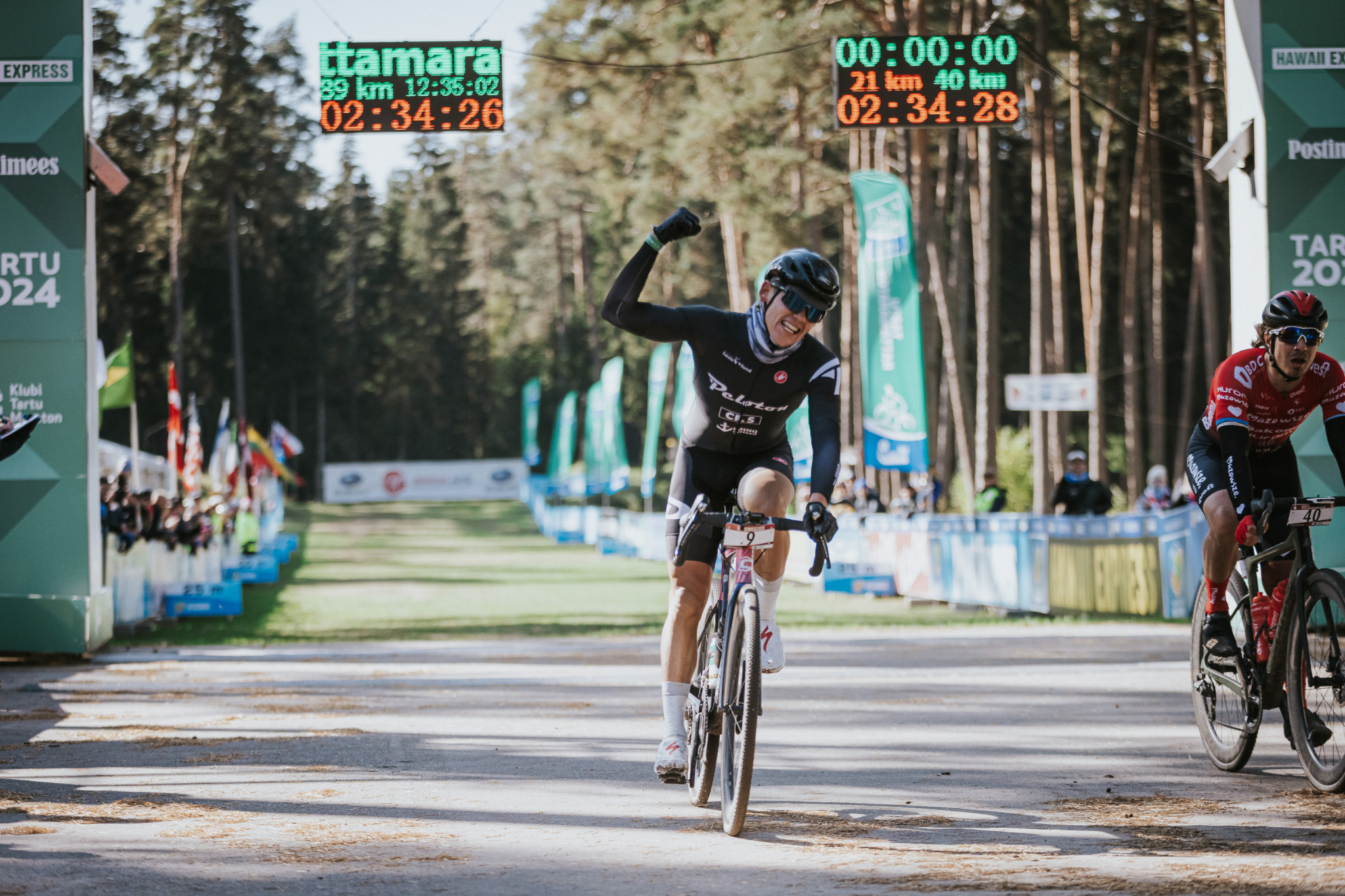 Gert Kivistik 2021 Tartu Rattamaratoni võitjana finišis Foto Adam Illingworth